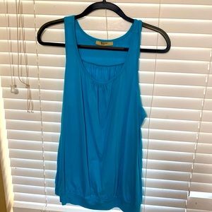 Woman’s sleeveless round beck loose fit racer back yoga tank top